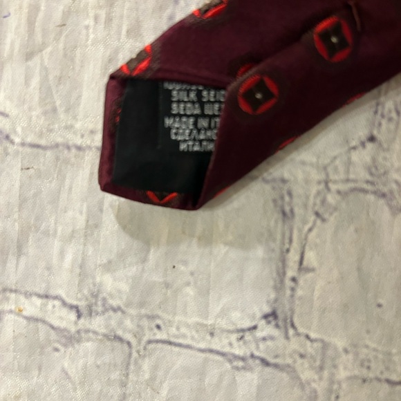 HUGO BOSS BURGUNDY RED PURPLE MULTI COLORED SILK ITALY MADE MENS TIE - Picture 7 of 8